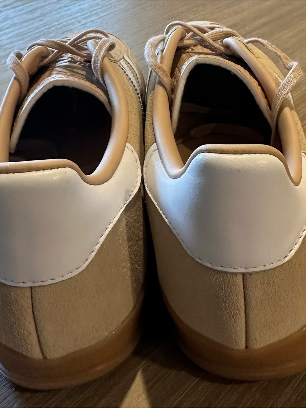 Adidas Original Gazelle Magic Beige/Cloud White/Gum Suede Sneakers Size 11 - Picture 3 of 6